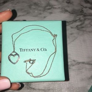 💙💙 Tiffany & Co. Heart Outline Necklace 💙💙